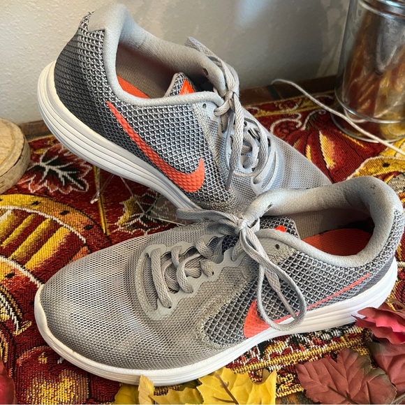 NIKE Revolution 3 Women's Gray/Orange Running Shoes Size 8 - Picture 1 of 8